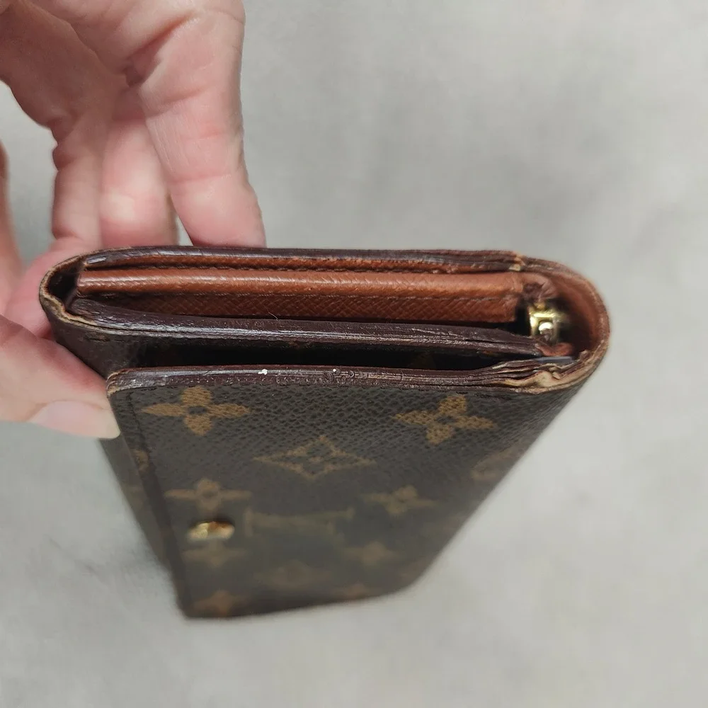 Louis Vuitton Monogram Tresor Wallet Brown Womens Bifold‎ Luxury Pre-owned FLAWS